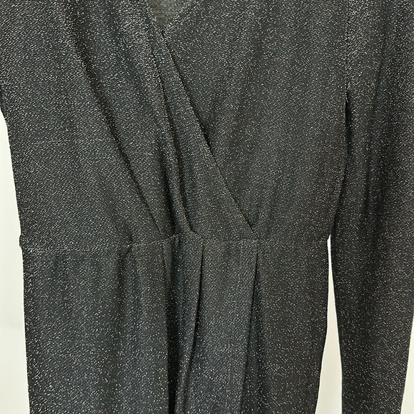 Gorgeous black dress with sparkle. - Picture 4 of 8